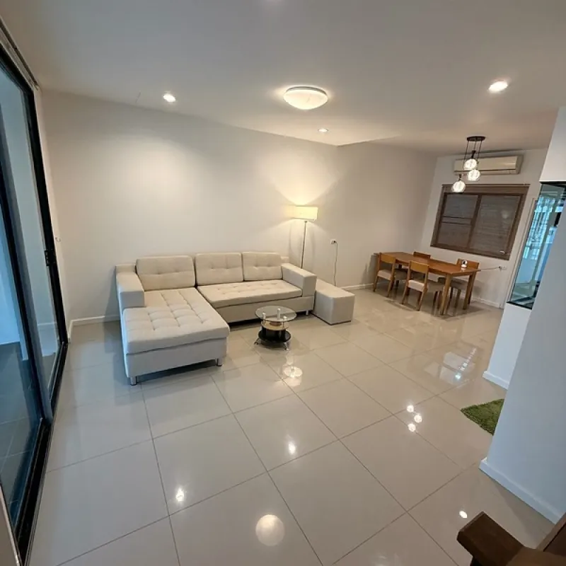 รูปที่2 ต้องการขายทาวน์โฮม ละหาร บางบัวทอง ราคา 2,590,000 บาท