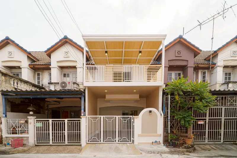 *ฟรีโอน*ขายทาวน์เฮ้าส์รีโนเวทพร้อมอยู่ หมู่บ้านลุมพินี ติดถนนกาญจนาภิเษก ใกล้เซ็นทรัลเวสต์เกต บางบัวทอง นนทบุรี.