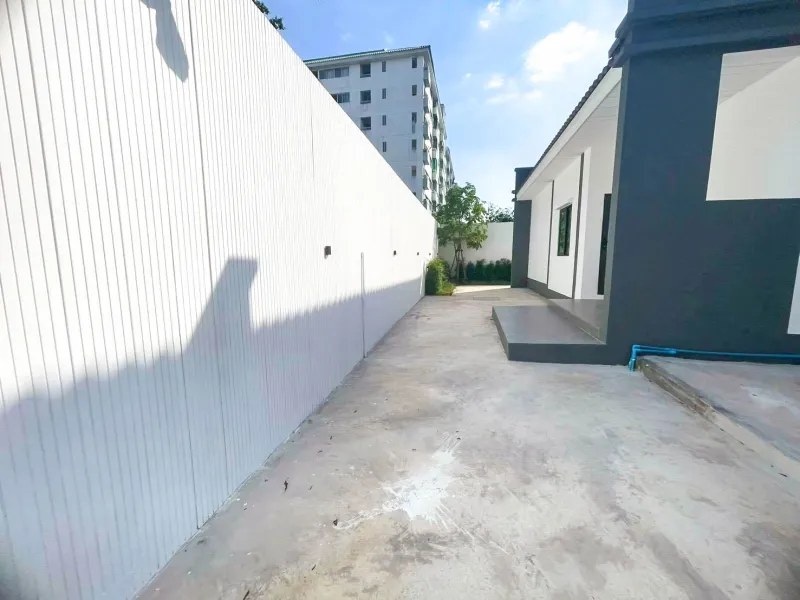 รูปที่8 ต้องการขายบ้านพร้อมที่ดิน คลองจั่น เขตบางกะปิ ราคา 9,990,000 บาท
