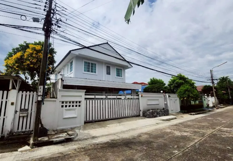 ขายบ้านเดี่ยว หมู่บ้านสัมมากร รามคําแหง 112 สะพานสูง กรุงเทพ เนื้อที่ 66 ตร.ว. 2 ชั้น 3 นอน 4 น้ำ