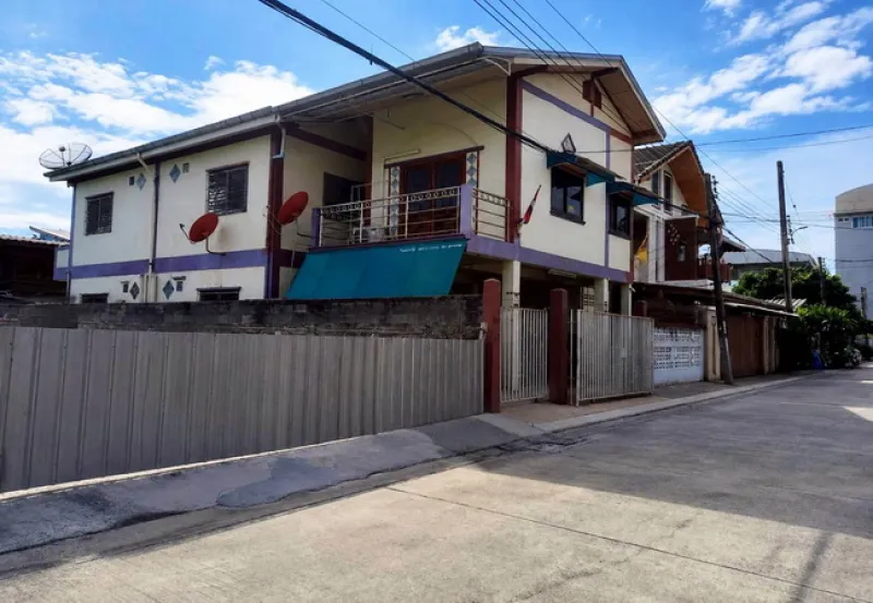 รูปที่2 ต้องการขายบ้านพร้อมที่ดิน คลองจั่น เขตบางกะปิ ราคา 5,790,000 บาท