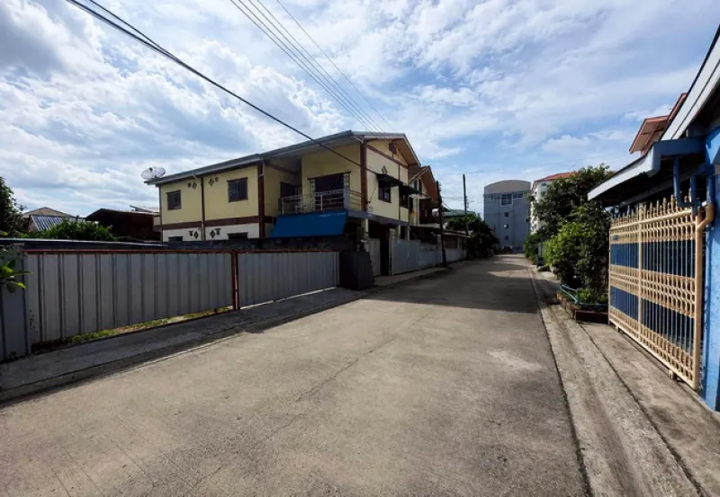 รูปที่3 ต้องการขายบ้านพร้อมที่ดิน คลองจั่น เขตบางกะปิ ราคา 5,790,000 บาท