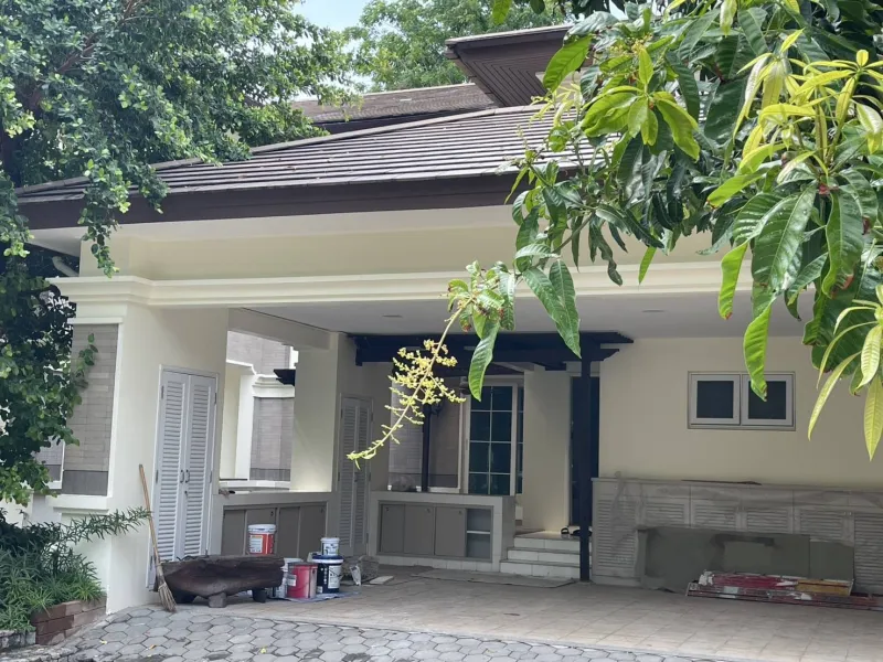 ขายให้เช่าบ้านเดี่ยว 8/8 ขายและให้เช่าหมู่บ้านลดาวัลย์ รามอินทรา เป็นหลังไข่แดง อยู่ตรงกลาง