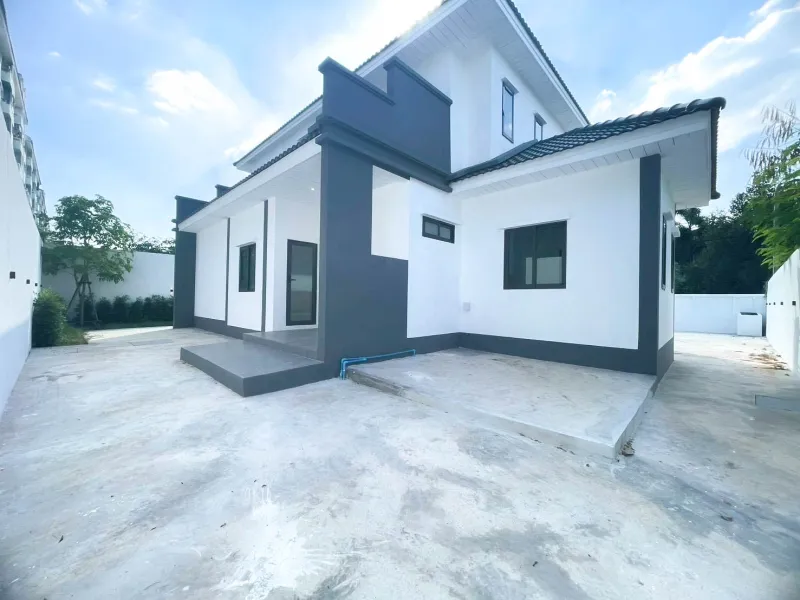 รูปที่2 ต้องการขายบ้านพร้อมที่ดิน คลองจั่น เขตบางกะปิ ราคา 9,990,000 บาท