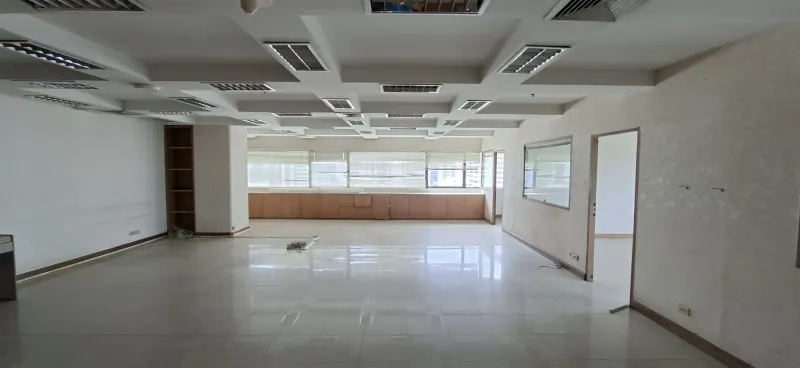 รูปที่5 ต้องการขายบ้านพร้อมที่ดิน *คลองเตย เขตพระโขนง ราคา 30,000,000 บาท