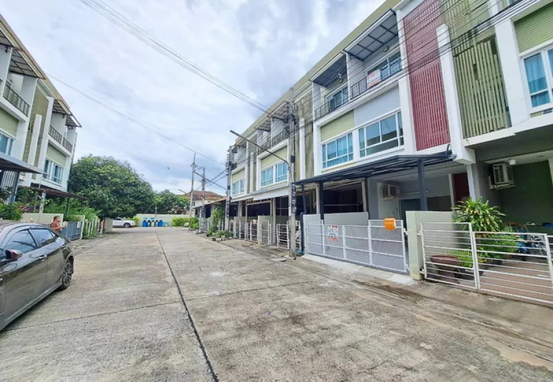 รูปที่2 ต้องการขายทาวน์โฮม สะพานสูง เขตสะพานสูง ราคา 3,790,000 บาท