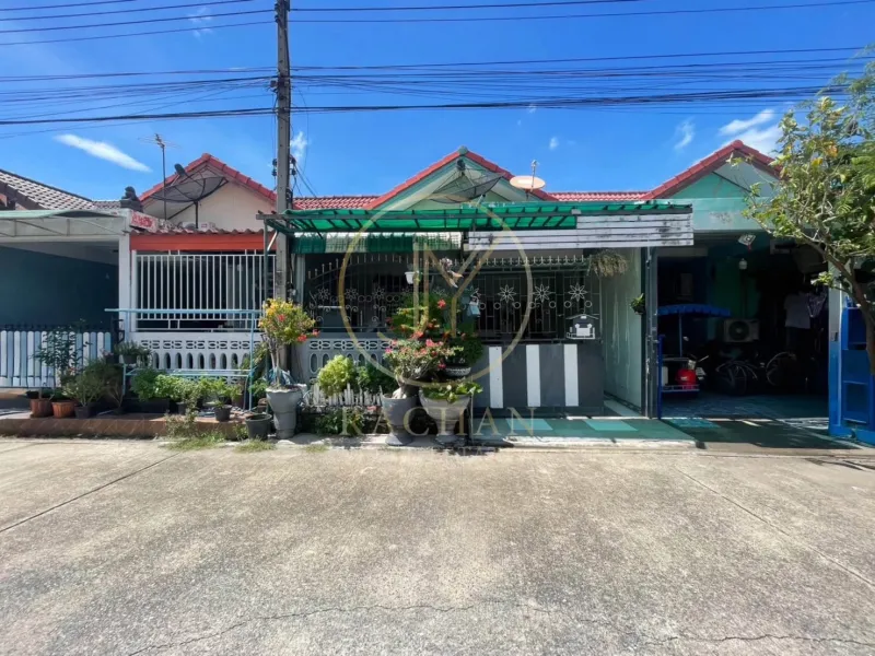 บ้านราคาล้านต้นๆ พร้อมอยู่ ทำเลดี ติดถนนเมน ค้าขายได้   ขายด่วน ทาวน์เฮ้าส์ชั้นเดียว หมู่บ้านบัวคลี่ 9 ลาดหลุมแก้ว  ราคาเพียง 1,100,000 บาท (ต่อรองได้)