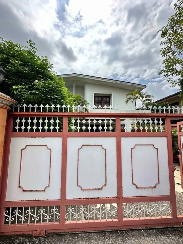 รูปที่6 ต้องการขายบ้านพร้อมที่ดิน บางจาก เขตพระโขนง ราคา 18,500,000 บาท