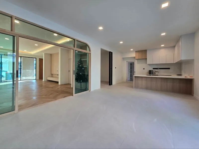 รูปที่8 ต้องการขายบ้านพร้อมที่ดิน หลักหก เมืองปทุมธานี ราคา 14,900,000 บาท