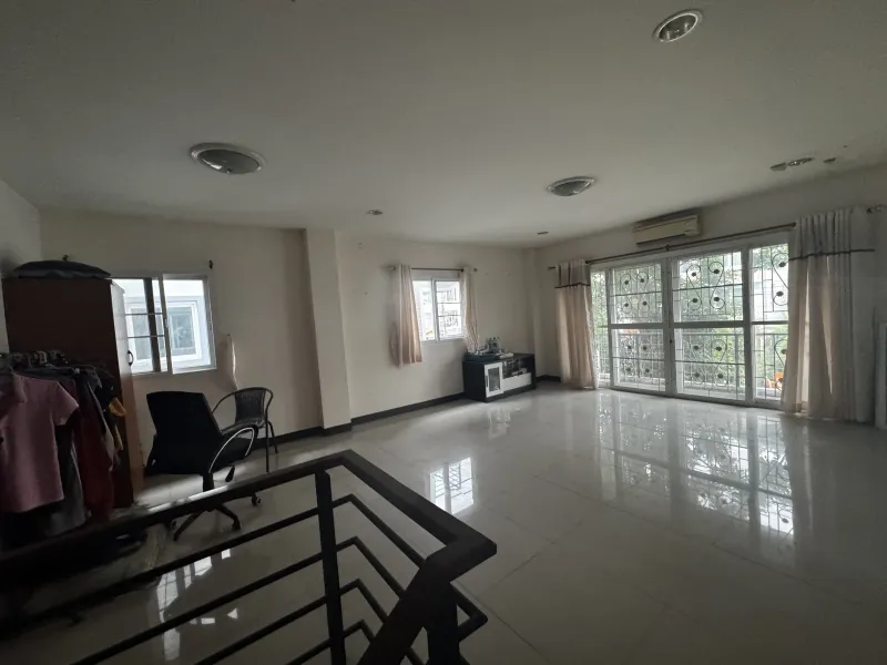 รูปที่3 ต้องการขายบ้านพร้อมที่ดิน คลองจั่น เขตบางกะปิ ราคา 5,500,000 บาท