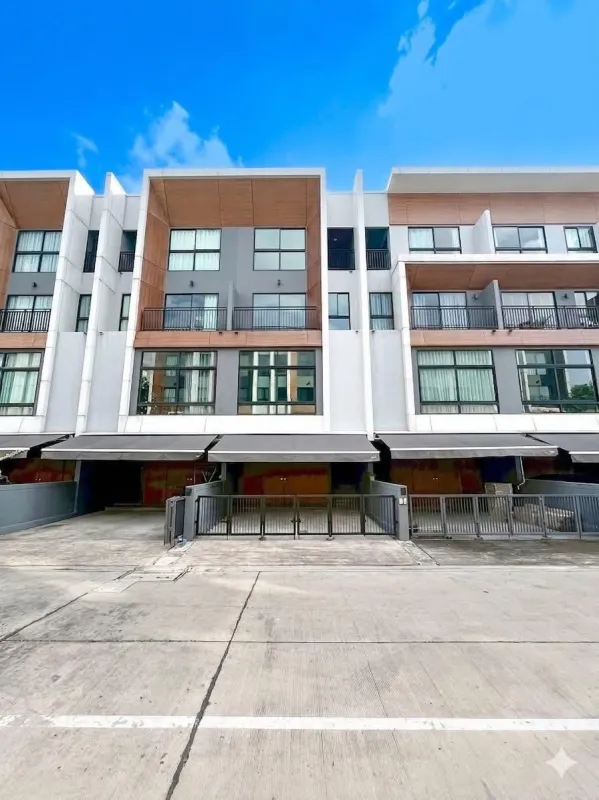 บ้านหรูพร้อมอยู่ ใกล้ทองหล่อ–เอกมัย ทำเลใจกลางเมือง ✨