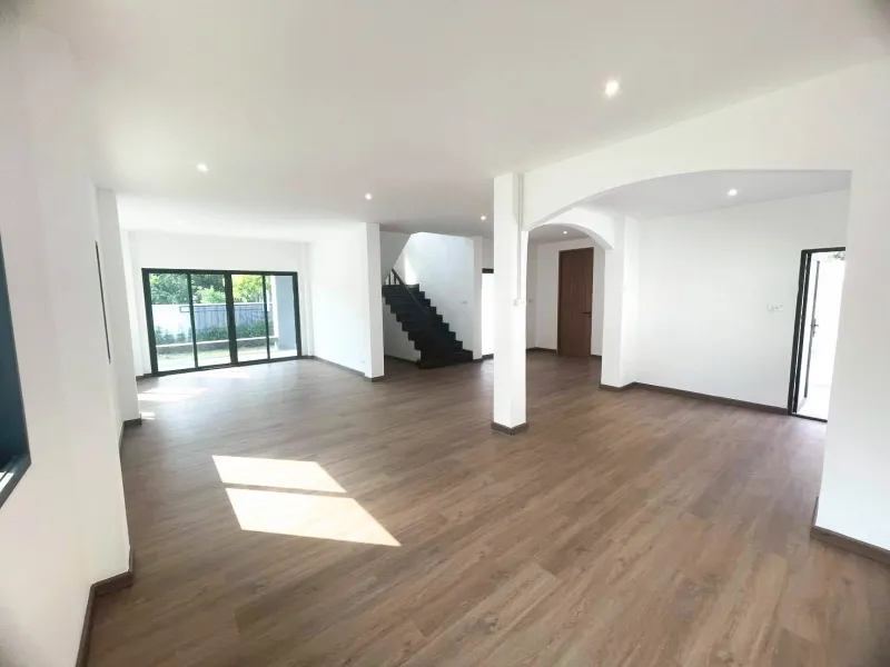 รูปที่3 ต้องการขายบ้านพร้อมที่ดิน คลองจั่น เขตบางกะปิ ราคา 8,990,000 บาท
