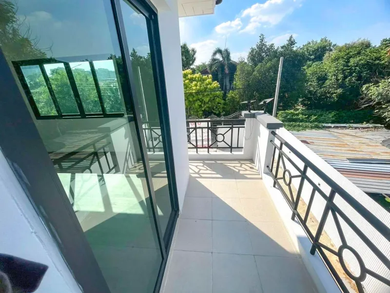รูปที่5 ต้องการขายบ้านพร้อมที่ดิน คลองจั่น เขตบางกะปิ ราคา 8,990,000 บาท