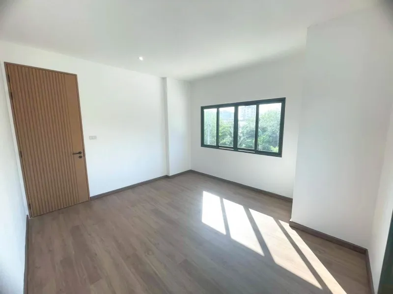รูปที่8 ต้องการขายบ้านพร้อมที่ดิน คลองจั่น เขตบางกะปิ ราคา 8,990,000 บาท
