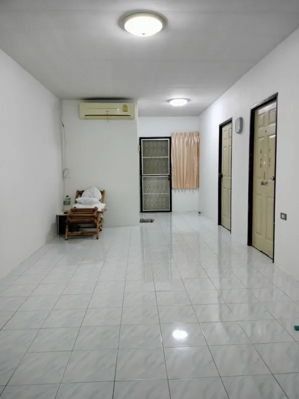 รูปที่2 ต้องการขายบ้านพร้อมที่ดิน สุรศักดิ์ ศรีราชา ราคา 1,850,000 บาท