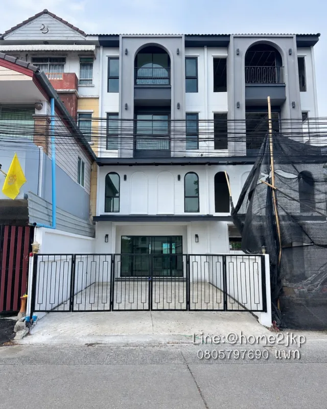 ทาวน์โฮม 4 ชั้น ลาดพร้าว 110 ทาวน์โฮมดีไซน์โมเดิร์น ทำเลลาดพร้าว