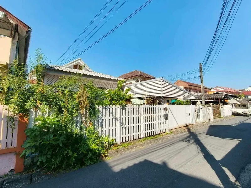รูปที่6 ต้องการขายบ้านพร้อมที่ดิน ศรีภูมิ เมืองเชียงใหม่ ราคา 20,000,000 บาท