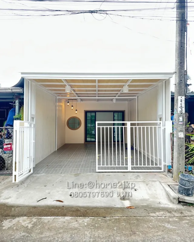 ชุมชนหลังคาแดง ถนน เคหะร่มเกล้า 24 บ้านสวย สไตล์โมเดิร์น ทำเลเคหะร่มเกล้า