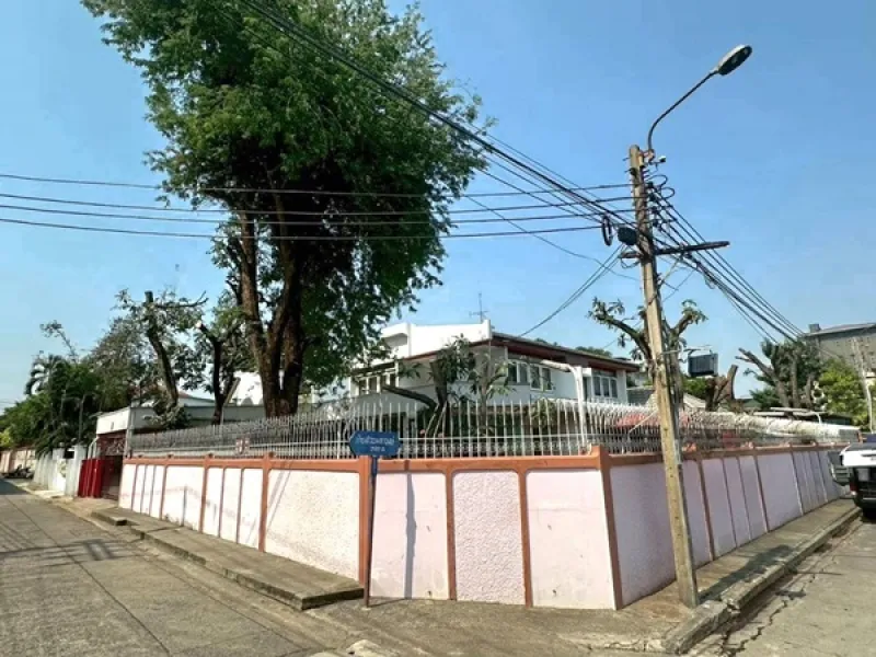 รูปที่2 ต้องการขายบ้านพร้อมที่ดิน บางจาก เขตพระโขนง ราคา 31,500,000 บาท