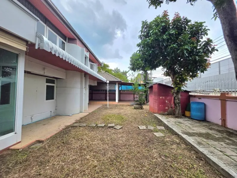 รูปที่3 ต้องการขายบ้านพร้อมที่ดิน บางจาก เขตพระโขนง ราคา 31,500,000 บาท