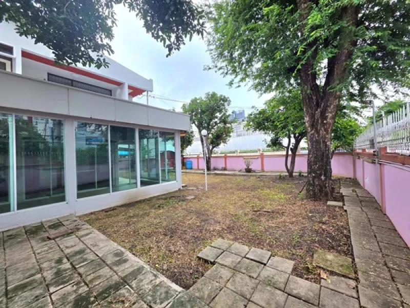 รูปที่5 ต้องการขายบ้านพร้อมที่ดิน บางจาก เขตพระโขนง ราคา 31,500,000 บาท