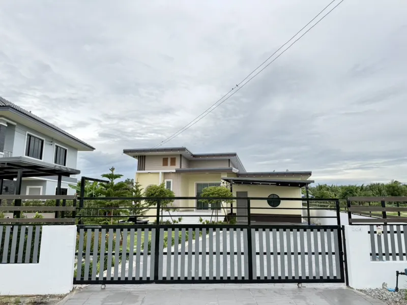 บ้านพร้อมที่ดิน 100 ตรว. หนองหญ้าไซ สุพรรณบุรี โฉนดครุฑแดง พร้อมเข้าอยู่