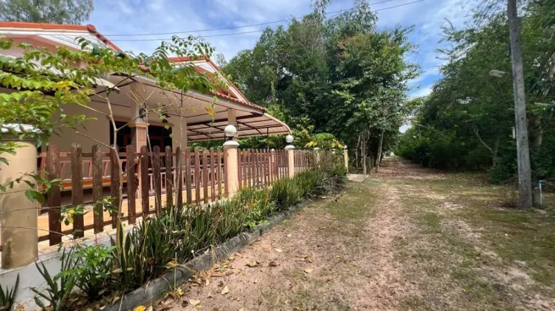 รูปที่8 ต้องการขายบ้านพร้อมที่ดิน สำนักท้อน บ้านฉาง ราคา 1,500,000 บาท