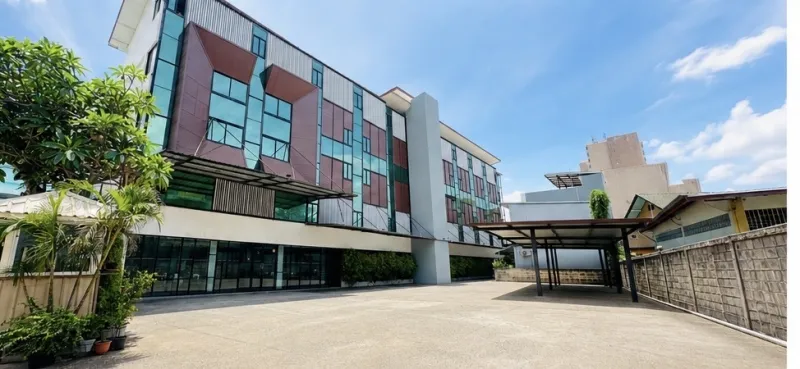 ขายโรงแรม  ระดับ 3 ดาว ขนาด 45 ห้อง ใจกลางเมืองพิษณุโลก พร้อมดำเนินกิจการต่อรับรายได้ทันที พื้นที่รวม 327.7 ตารางวา