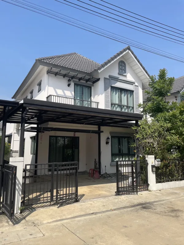 “ขายบ้านแฝด [Modi Villa ราชพฤกษ์ตัดใหม่] ฟังก์ชั่นครบ 4 นอน 3 น้ำ จอดรถ 2 คัน พร้อมอยู่ เดินทางสะดวก, แอร์ครบ, ต่อเติมครบ” เหมาะกับท่านที่ต้องการบ้านพร้อมอยู่ อยากได้พื้นที่จอดรถและใช้ชีวิตในวันหยุด