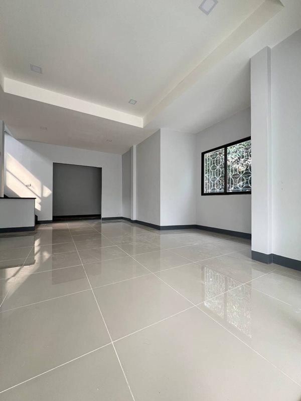 รูปที่4 ต้องการขายบ้านพร้อมที่ดิน ห้วยกะปิ เมืองชลบุรี ราคา 3,590,000 บาท