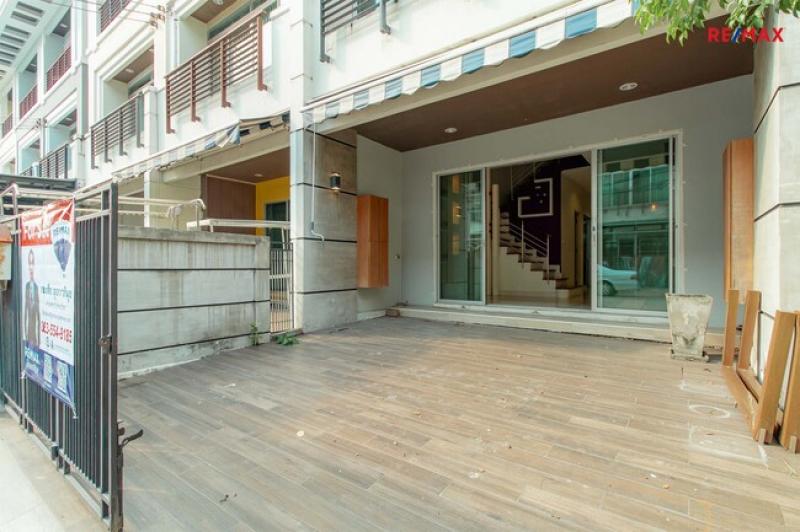 รูปที่2 ต้องการขายทาวน์โฮม บางค้อ เขตจอมทอง ราคา 5,490,000 บาท