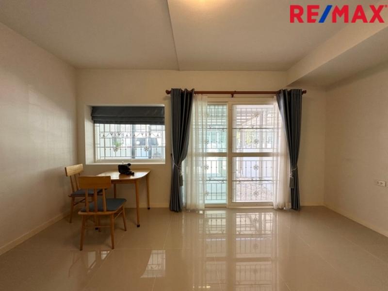 รูปที่3 ต้องการขายทาวน์โฮม ในคลองบางปลากด พระสมุทรเจดีย์ ราคา 1,850,000 บาท