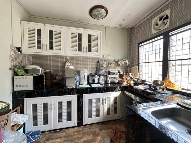 รูปที่4 ต้องการขายบ้านพร้อมที่ดิน จรเข้บัว เขตลาดพร้าว ราคา 6,900,000 บาท