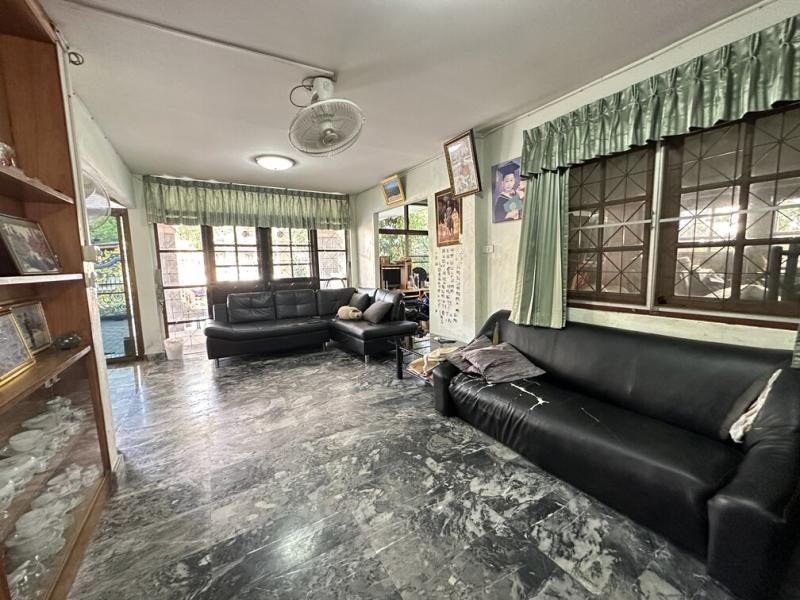 รูปที่6 ต้องการขายบ้านพร้อมที่ดิน จรเข้บัว เขตลาดพร้าว ราคา 6,900,000 บาท