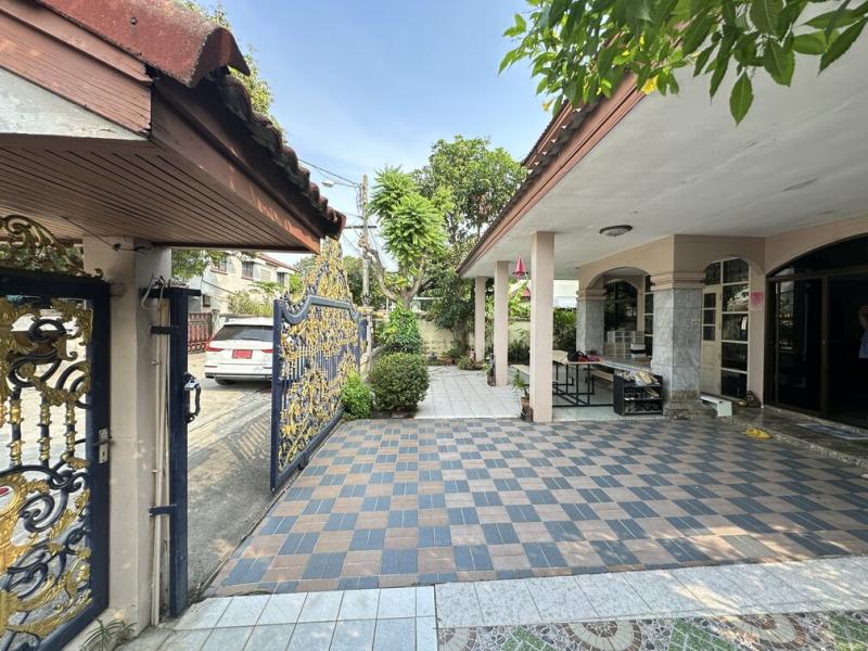 รูปที่7 ต้องการขายบ้านพร้อมที่ดิน จรเข้บัว เขตลาดพร้าว ราคา 6,900,000 บาท