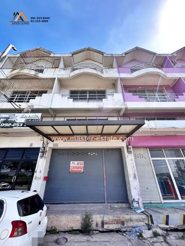 อาคารพาณิชย์ 3.5 ชั้น + 1 ชั้นดาดฟ้า เนื้อที่ 18.7 ตร.ว. ติดถนนซอยร่มเกล้า 24 ทำเลธุรกิจ เหมาะค้าขาย,ทำออฟฟิศสำนักงาน