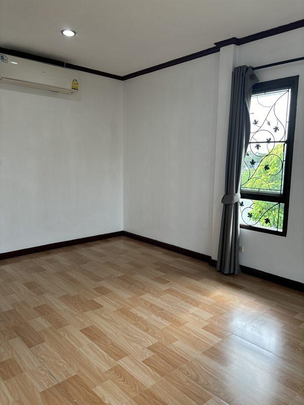 รูปที่7 ต้องการขายบ้านพร้อมที่ดิน คลองสี่ คลองหลวง ราคา 4,850,000 บาท