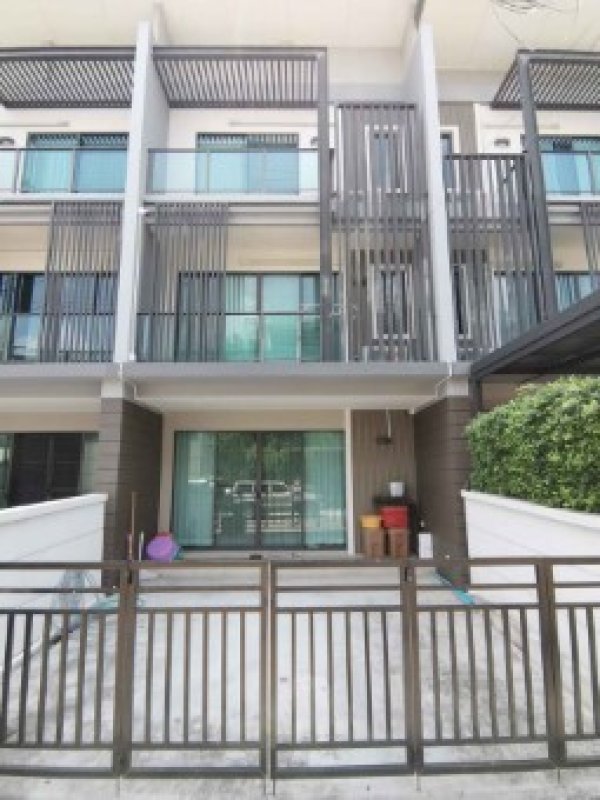 รูปที่4 ต้องการขายทาวน์โฮม โสนลอย บางบัวทอง ราคา 4,590,000 บาท