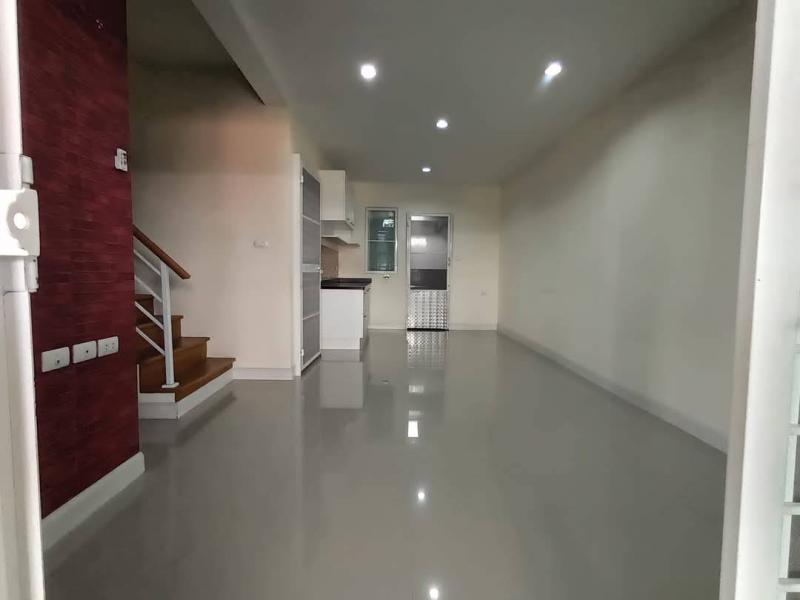 รูปที่3 ต้องการขายบ้านพร้อมที่ดิน บึงยี่โถ ธัญบุรี ราคา 2,600,000 บาท