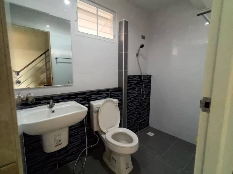 รูปที่7 ต้องการขายบ้านพร้อมที่ดิน บึงยี่โถ ธัญบุรี ราคา 2,600,000 บาท