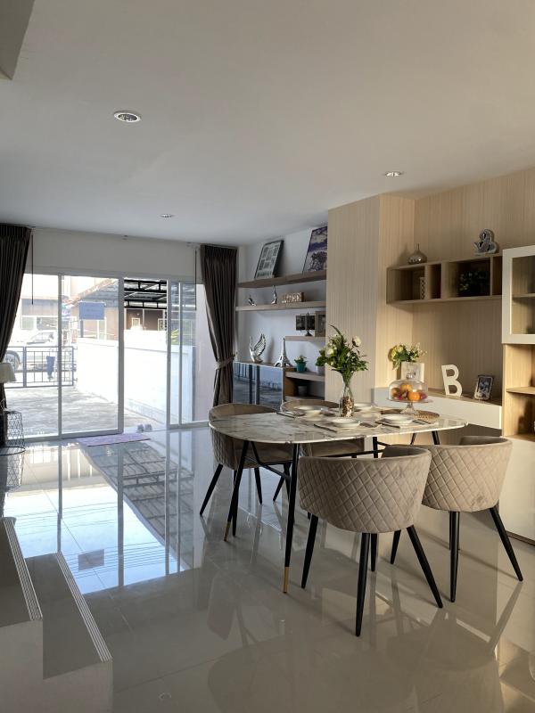 รูปที่2 ให้เช่าบ้านพร้อมที่ดิน สุรศักดิ์ ศรีราชา ราคา 2,000,000 บาท