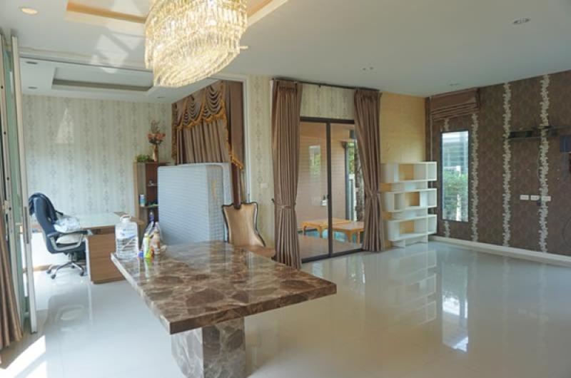 รูปที่4 ต้องการขายบ้านพร้อมที่ดิน คลองสี่ คลองหลวง ราคา 3,600,000 บาท