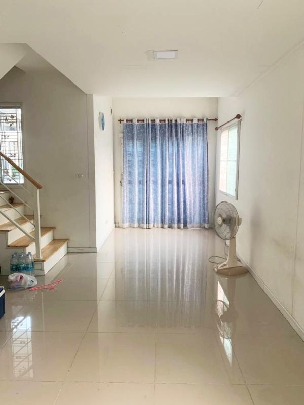 รูปที่2 ต้องการขายทาวน์โฮม คลองสอง คลองหลวง ราคา 2,200,000 บาท