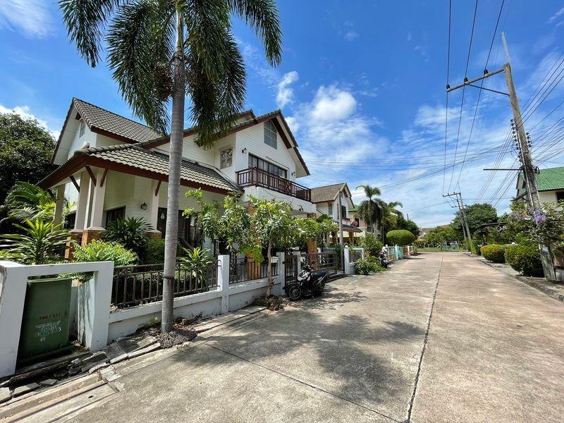 รูปที่2 ต้องการขายบ้านพร้อมที่ดิน สุรศักดิ์ ศรีราชา ราคา 4,900,000 บาท
