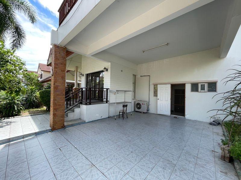 รูปที่3 ต้องการขายบ้านพร้อมที่ดิน สุรศักดิ์ ศรีราชา ราคา 4,900,000 บาท