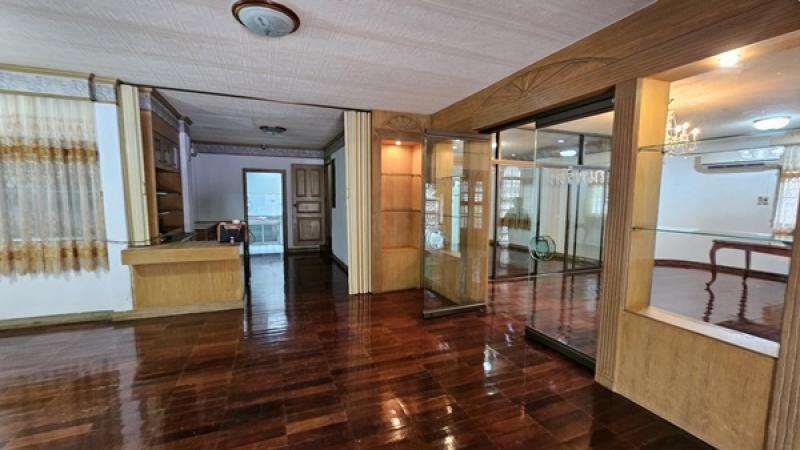 รูปที่4 ต้องการขายบ้านพร้อมที่ดิน สามเสนใน เขตพญาไท ราคา 28,000,000 บาท