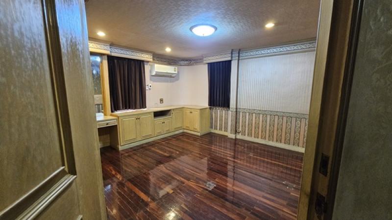 รูปที่8 ต้องการขายบ้านพร้อมที่ดิน สามเสนใน เขตพญาไท ราคา 28,000,000 บาท
