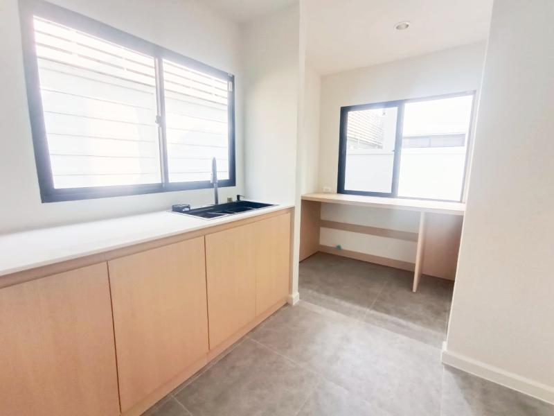 รูปที่4 ต้องการขายบ้านพร้อมที่ดิน คลองสาม คลองหลวง ราคา 7,900,000 บาท