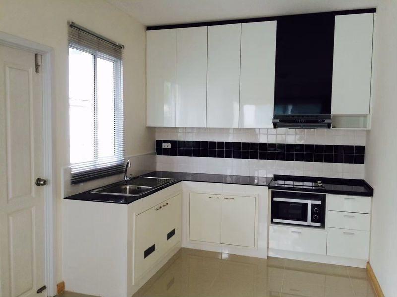 รูปที่5 ต้องการขายบ้านพร้อมที่ดิน สุรศักดิ์ ศรีราชา ราคา 3,690,000 บาท
