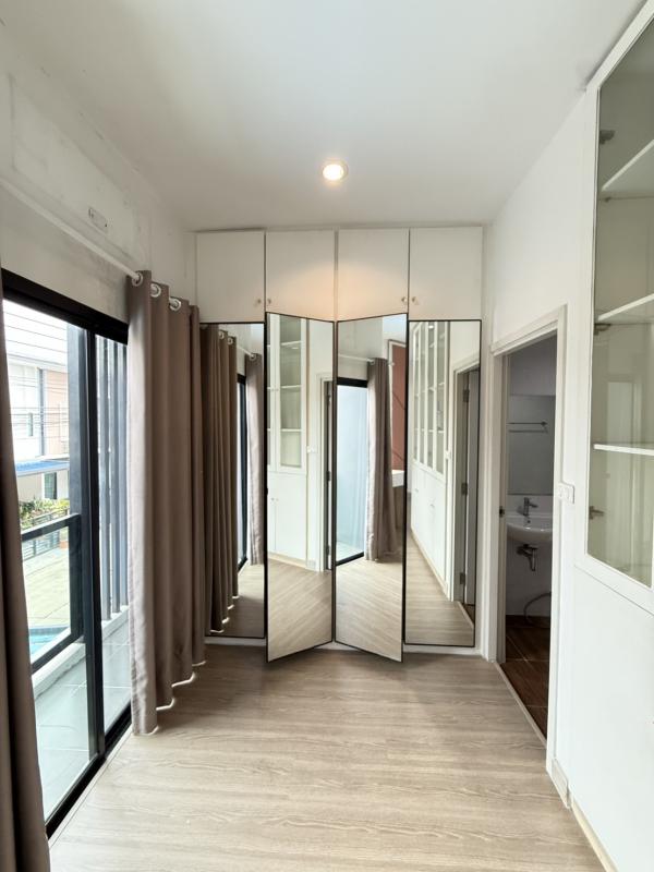 รูปที่6 ต้องการขายทาวน์โฮม ลาดสวาย ลำลูกกา ราคา 2,600,000 บาท
